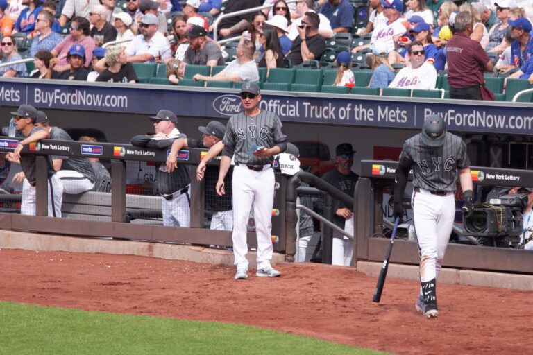 MENDOZA SE BAJÓ DE LA CARRERA: ERA CANDIDATO DE LOS MARINERS Y ELIGIÓ SER COACH EN FILADELFIA MENDOZA SE BAJÓ DE LA CARRERA: ERA CANDIDATO DE LOS MARINERS Y ELIGIÓ SER COACH EN FILADELFIA