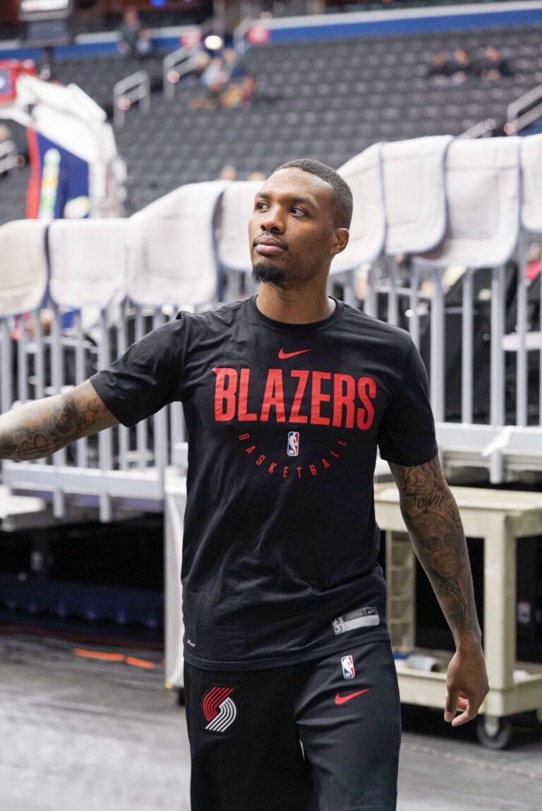 Lillard y Morant ya hablan el mismo idioma: la mancuerna ilusiona en el campamento de los Blazers Lillard y Morant ya hablan el mismo idioma: la mancuerna ilusiona en el campamento de los Blazers